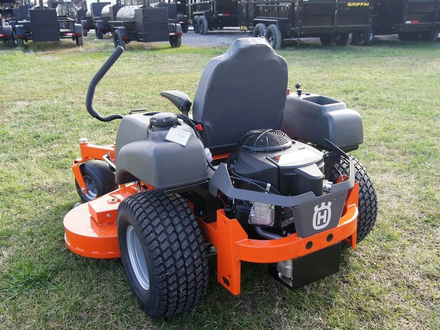 Husqvarna MZ61 61″ Zero Turn Lawn Mower 24HP KAW (Scratch and Dent)
