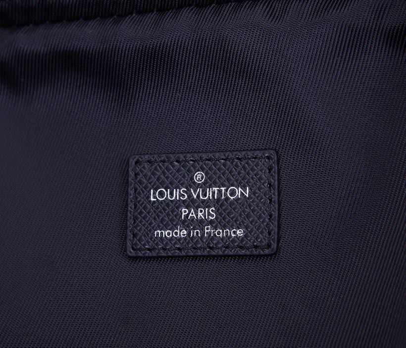 Louis Vuitton Avenue Sling Bag 32cm Taiga Leather Spring/Summer Collection M30443 Black