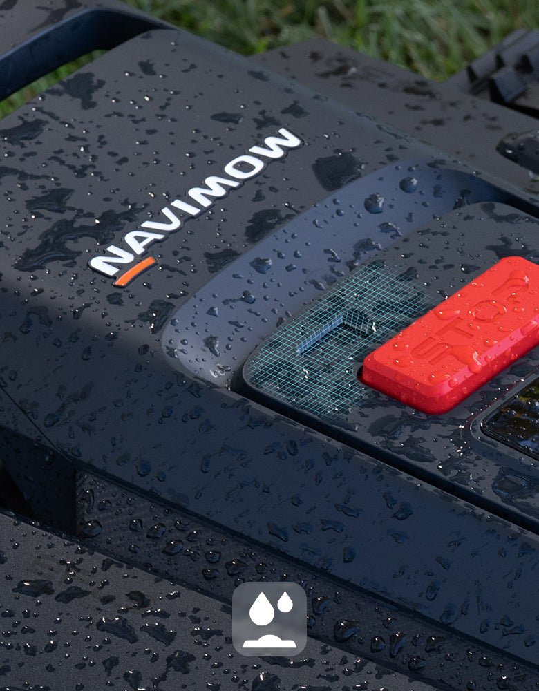 Navimow i Series robot lawn mower with water droplets on.