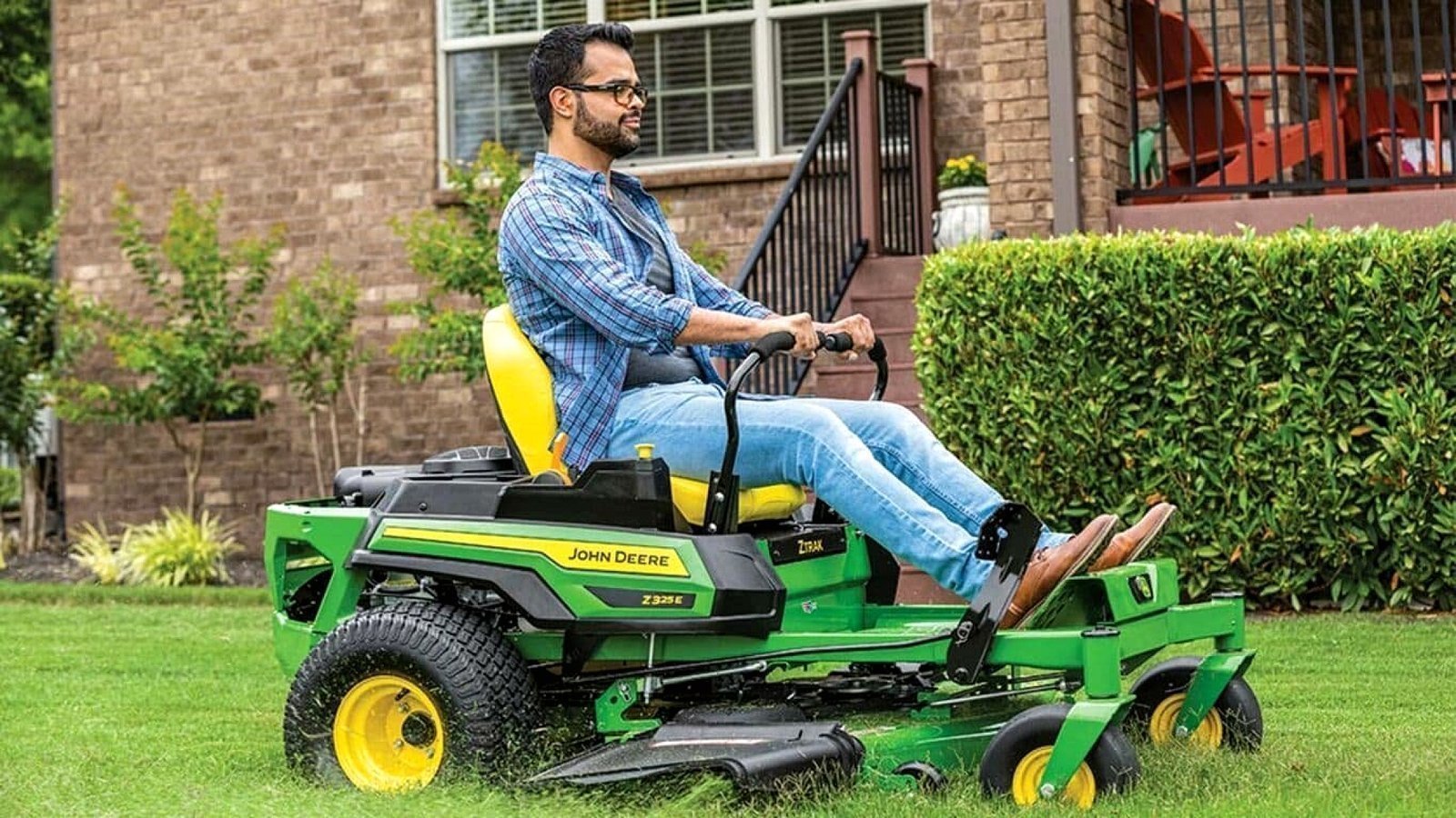 John Deere Z325E ZTrak Zero Turn Mower with 48-Inch Accel Deep Deck - Image 2