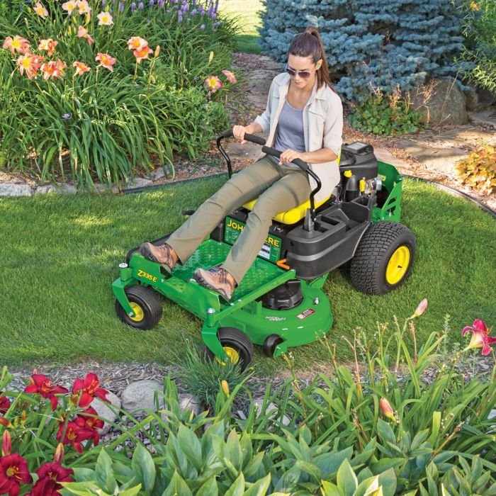 John Deere Ztrak Z335E Zero-Turn Ride-on Mower - Image 4