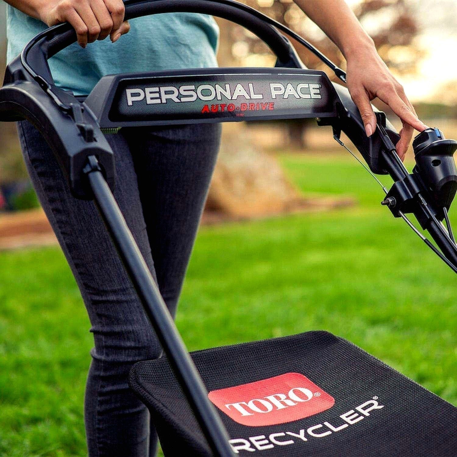 Toro 60V Max 22-inch Recycler Personal Pace SmartStow Lawn Mower with 8.0Ah Battery - Image 6