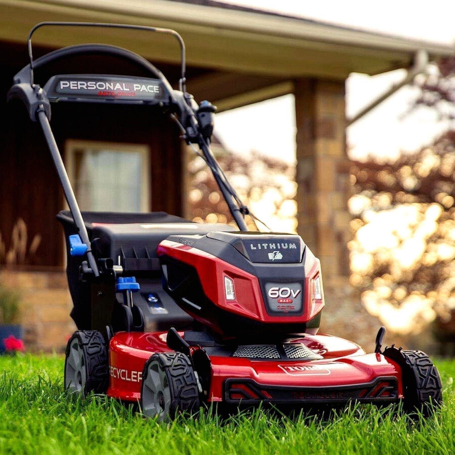 Toro 60V Max 22-inch Recycler Personal Pace SmartStow Lawn Mower with 8.0Ah Battery - Image 3